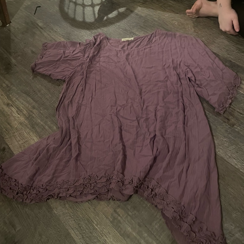 Women’s loose fitting purple shirt size 18/20